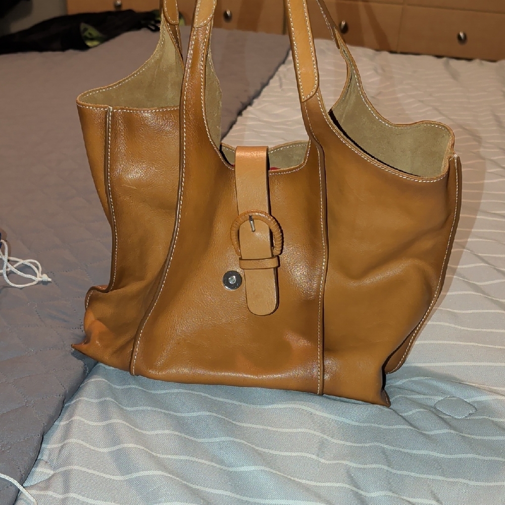 Elegant Tan Leather Tote Bag